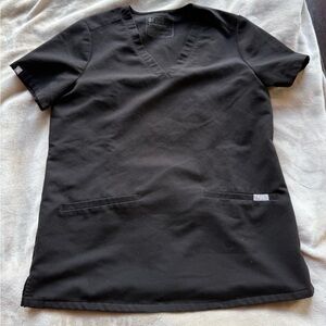 Figs 3-pocket casma scrub top